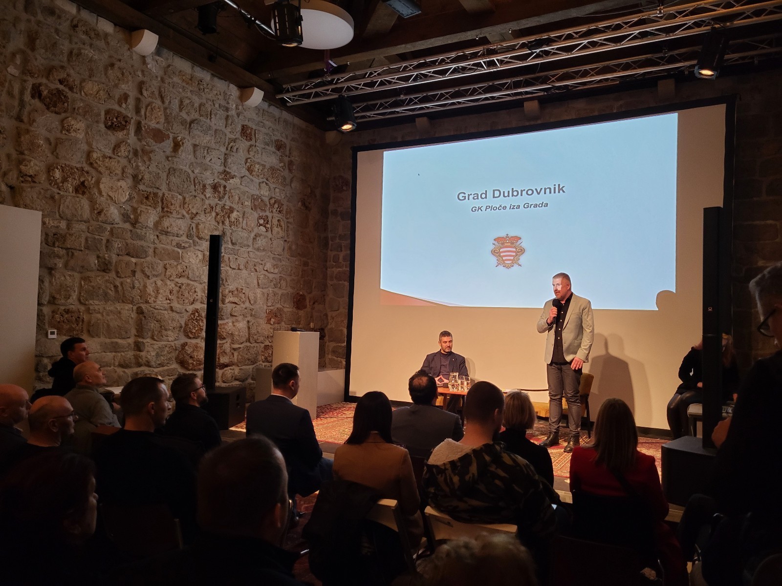 Zbor građana Gradskog kotara Ploče iza Grada, stanovnici se žalili na probleme