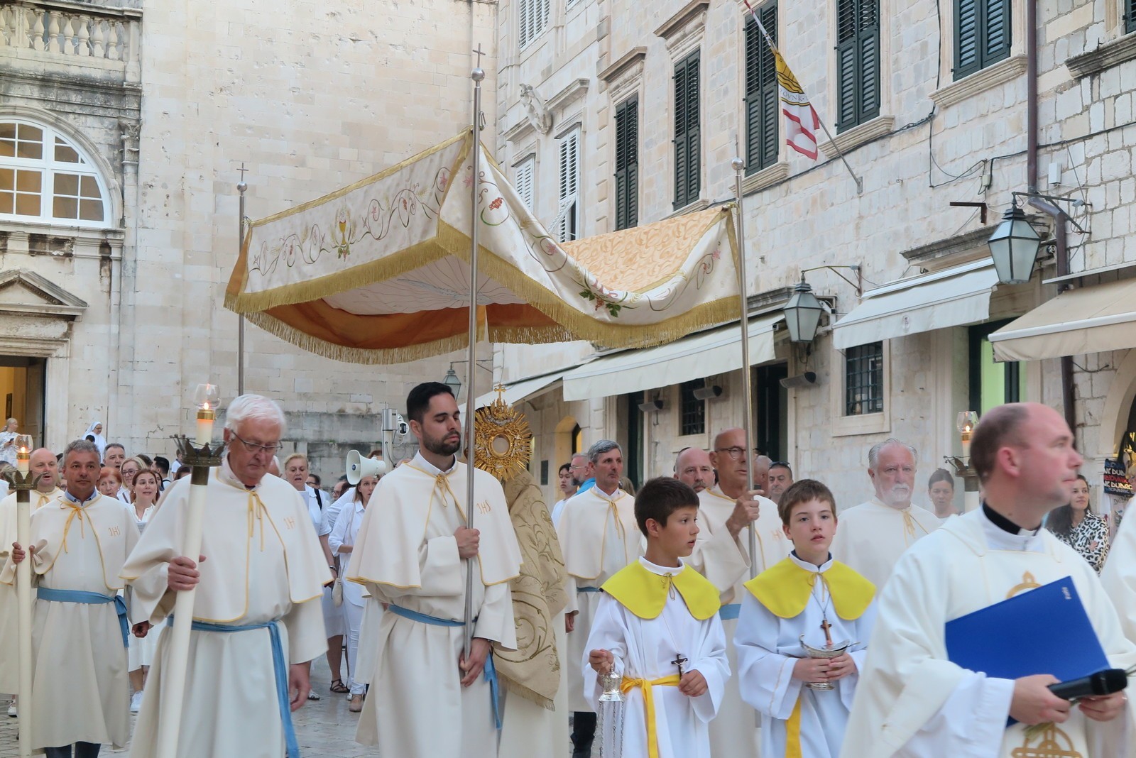 Tijelovo u Dubrovniku: Vjernici u svečanoj procesiji kroz Grad