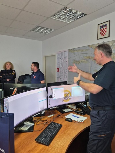 Župan posjetio Županijski centar 112 povodom Dana europskog broja