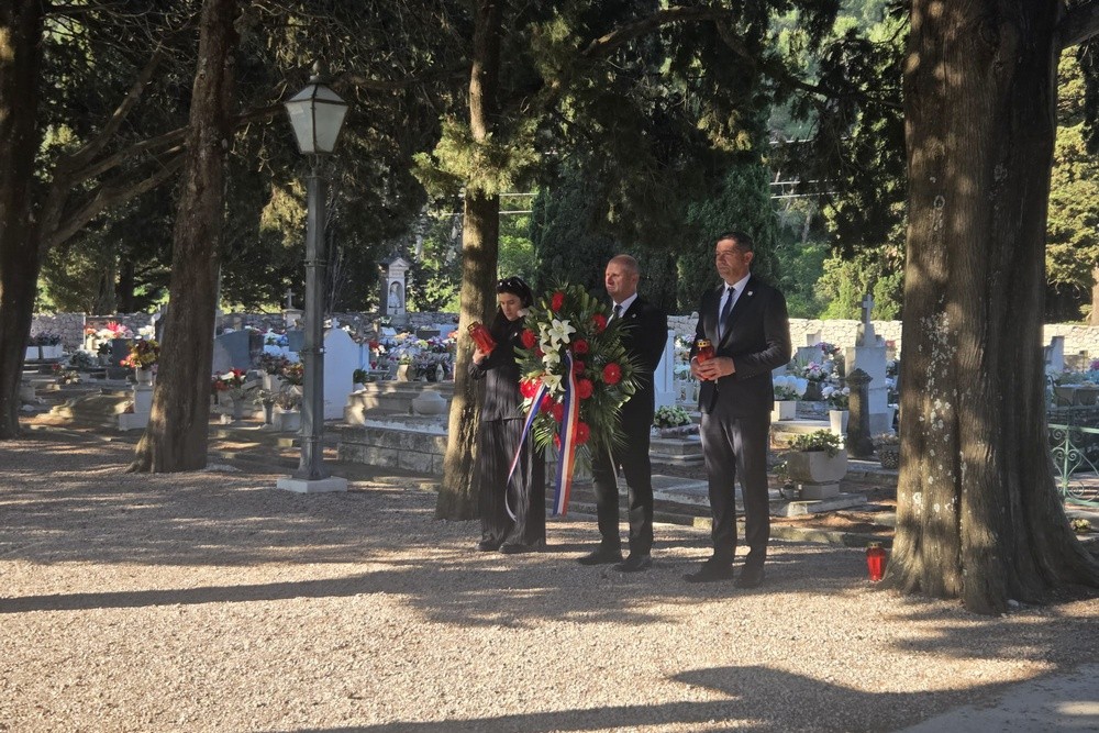 Predstavnici Općine Blato položili vijenac povodom obilježavanja Dana oslobođenja Blata od fašizma