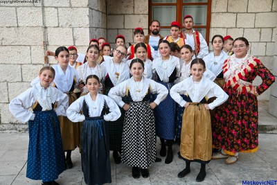 U Metkoviću održana prva smotra folklora za mlade