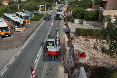 Napreduju radovi na DC 8 Obod – Zvekovica, montaža rasvjetnih stupova u ponedjeljak