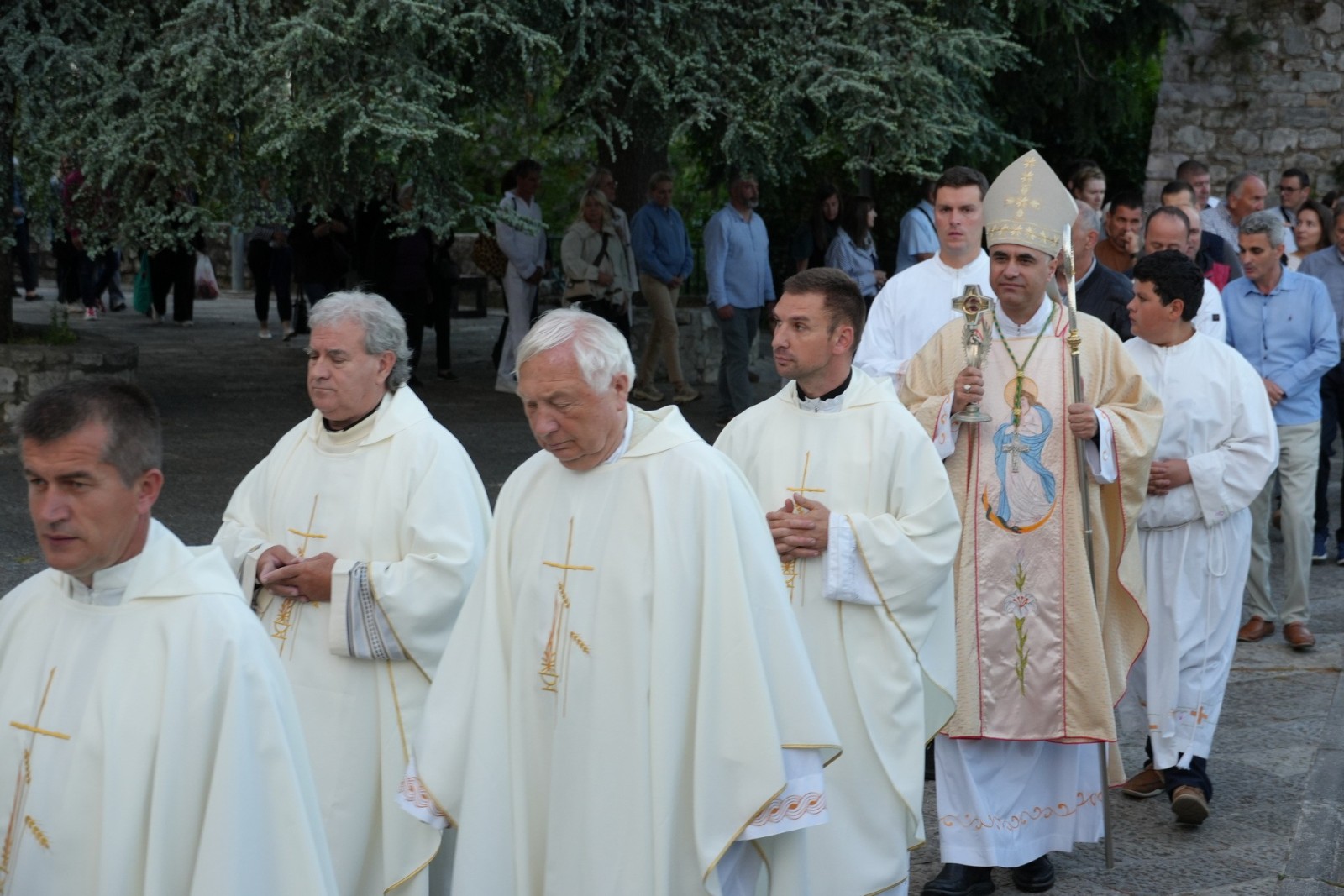 PROCESIJA I MISA