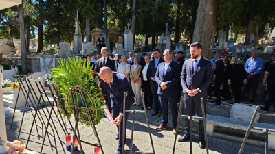 Položeni vijenci i zapaljene svijeće za Dan državnosti 2026.