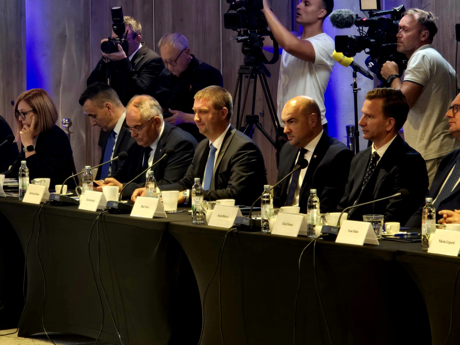 Na sjednici Otočnog vijeća uručeni ugovori za projekte na Korčuli i u Veloj Luci