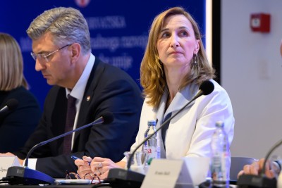 Župan Pezo na sjednici Otočnog vijeća uručeni ugovori