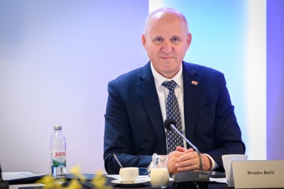 Župan Pezo na sjednici Otočnog vijeća uručeni ugovori