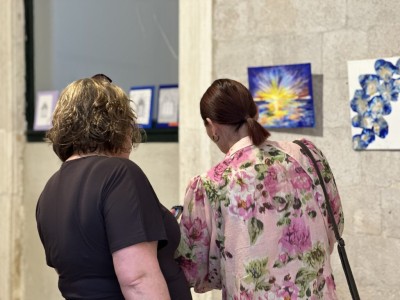 Otvorena izložba 'Boje iskustva' polaznika Kreativne radionice