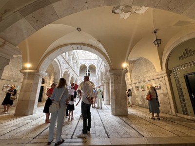 Otvorena izložba 'Boje iskustva' polaznika Kreativne radionice