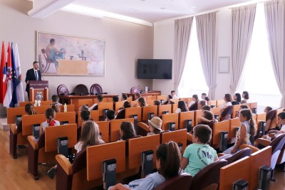 Gradonačelnik ugostio učenike i učiteljice koje promiču znakovni jezik