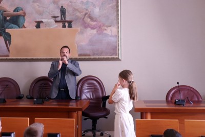 Gradonačelnik ugostio učenike i učiteljice koje promiču znakovni jezik