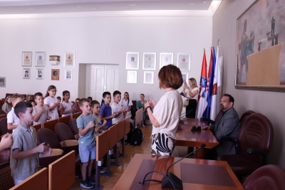 Gradonačelnik ugostio učenike i učiteljice koje promiču znakovni jezik