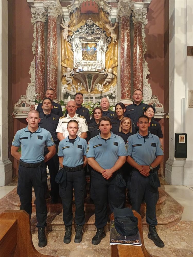Dubrovački policajci hodočastili Gospi Sinjskoj zajedno s vojskom i vatrogascima