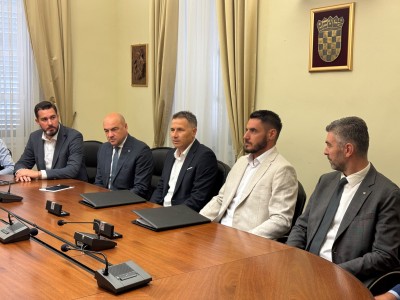 Potpisan ugovor za obnovu lukobrana u Trstenome
