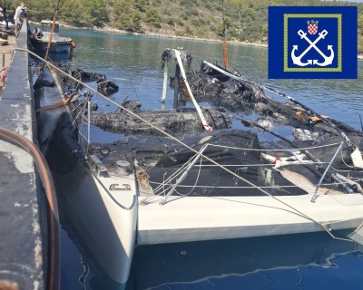 Požar i potonuće brodice kod Premanture, uklonjena olupina kod Hvara