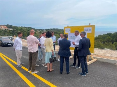 Butković otvorio obnovljenu Vela riva u Malom Lošinju