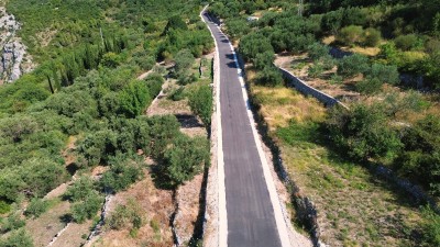 Izrađene betonske pasice uz cestu Dubravica – Majkovi