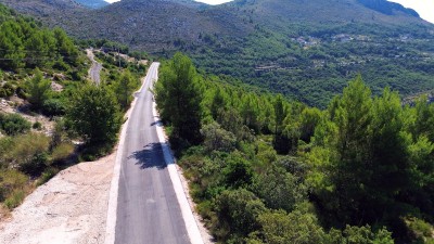 Izrađene betonske pasice uz cestu Dubravica – Majkovi