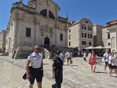 Strani policijski službenici u Dubrovniku osiguravaju sigurnost turista
