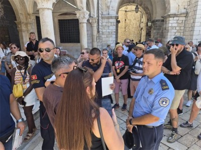 Strani policijski službenici u Dubrovniku osiguravaju sigurnost turista
