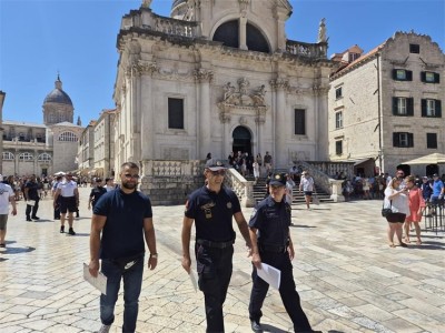Strani policijski službenici u Dubrovniku osiguravaju sigurnost turista
