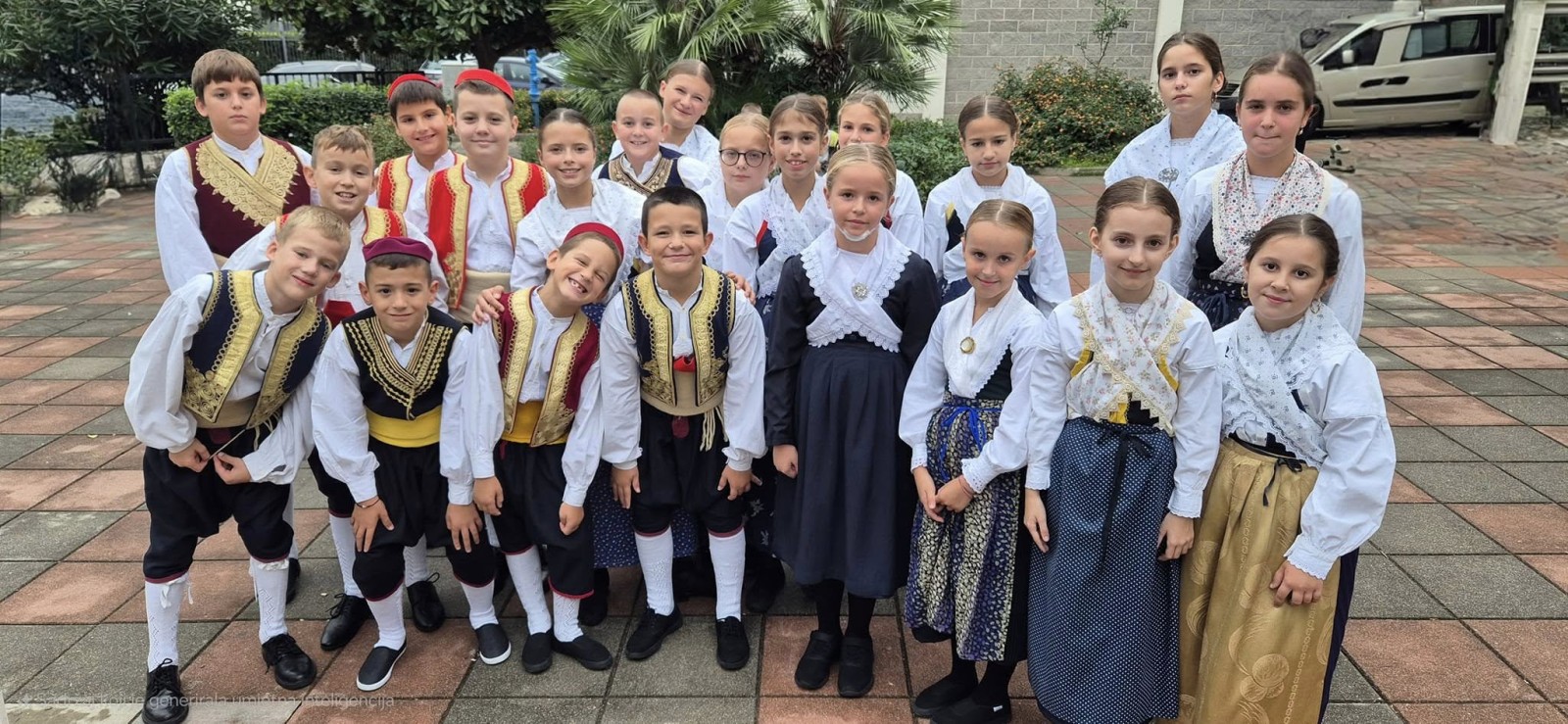 FOLKLOR U SLANOM