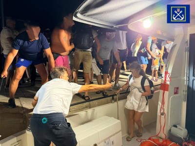 Spašeni brojni ljudi s djecom iz mora u Makarskom primorju