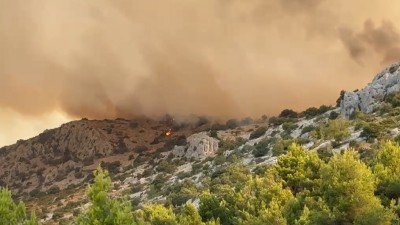 Zračne snage suzbijaju požar na Pelješcu