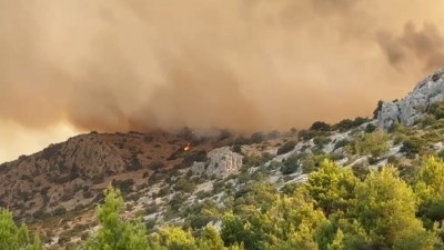 Zračne snage suzbijaju požar na Pelješcu