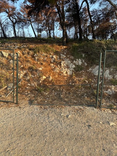 Poziv na poštivanje pješačkog koridora na plaži Kupari