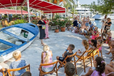 knjige-pod-stablima-cavtat_18082026_vlevi-6745.jpg