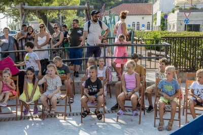 knjige-pod-stablima-cavtat_18082026_vlevi-6751.jpg