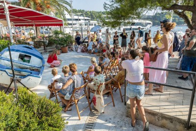 knjige-pod-stablima-cavtat_18082026_vlevi-6752.jpg