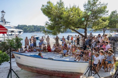 knjige-pod-stablima-cavtat_18082026_vlevi-6775.jpg