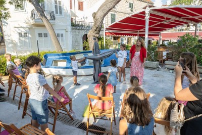 knjige-pod-stablima-cavtat_18082026_vlevi-6801.jpg