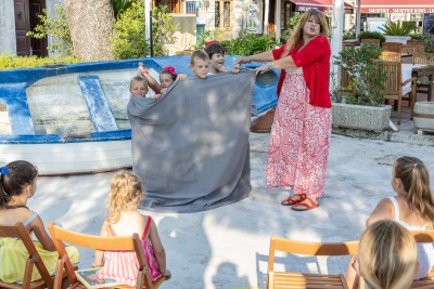 knjige-pod-stablima-cavtat_18082026_vlevi-6804.jpg
