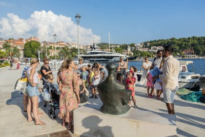 knjige-pod-stablima-cavtat_18082026_vlevi-6811.jpg