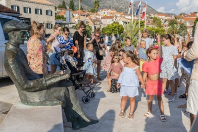 knjige-pod-stablima-cavtat_18082026_vlevi-6812.jpg