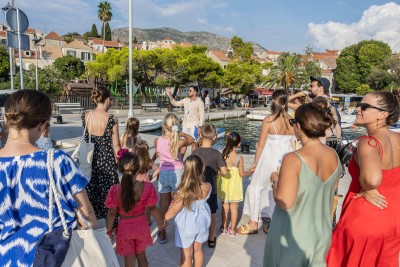 knjige-pod-stablima-cavtat_18082026_vlevi-6820.jpg