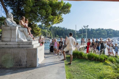 knjige-pod-stablima-cavtat_18082026_vlevi-6837.jpg