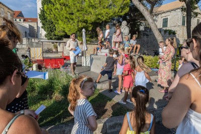knjige-pod-stablima-cavtat_18082026_vlevi-6840.jpg