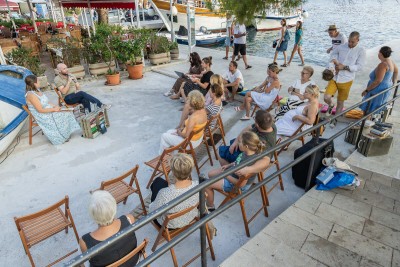 knjige-pod-stablima-cavtat_18082026_vlevi-6885.jpg