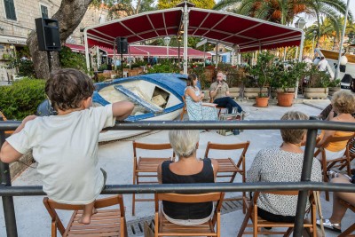 knjige-pod-stablima-cavtat_18082026_vlevi-6896.jpg