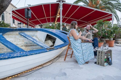 knjige-pod-stablima-cavtat_18082026_vlevi-6919.jpg