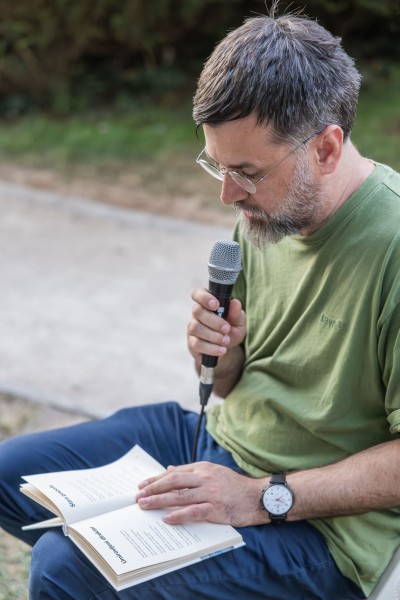 knjige-pod-stablima_almin-kaplan_30072026_vlevi-4797.jpg