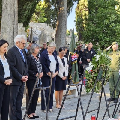 Polaganje vijenaca i paljenje svijeća za 35. obljetnicu agresije na Dubrovnik