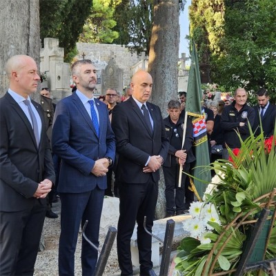 Polaganje vijenaca i paljenje svijeća za 35. obljetnicu agresije na Dubrovnik
