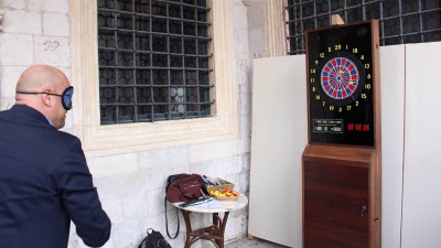 Župan Pezo sudjelovao u zvučnom pikadu povodom Dana slijepih