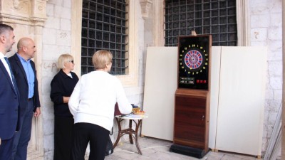 Župan Pezo sudjelovao u zvučnom pikadu povodom Dana slijepih