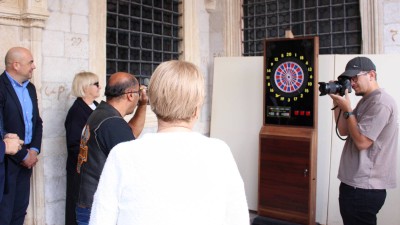 Župan Pezo sudjelovao u zvučnom pikadu povodom Dana slijepih
